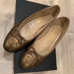 Chanel classic flats